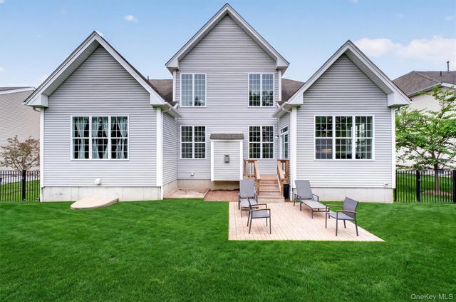 10 W Van Buren Way, Hopewell Junction, NY 12533