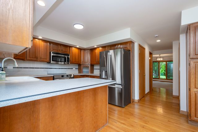 2302 English Prairie Road, Spring Grove, IL 60081