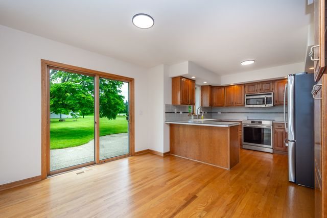 2302 English Prairie Road, Spring Grove, IL 60081