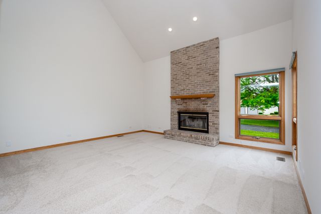 2302 English Prairie Road, Spring Grove, IL 60081