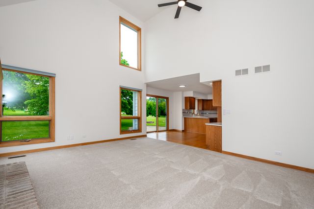 2302 English Prairie Road, Spring Grove, IL 60081