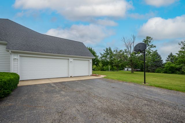 2302 English Prairie Road, Spring Grove, IL 60081