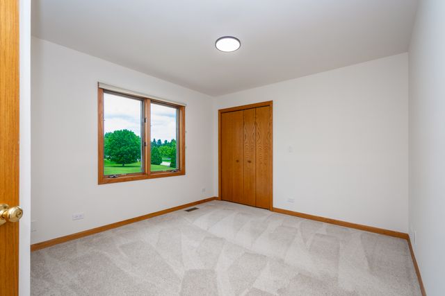 2302 English Prairie Road, Spring Grove, IL 60081