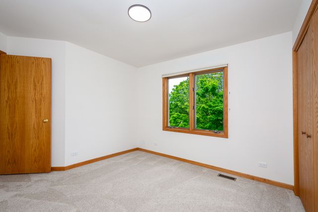 2302 English Prairie Road, Spring Grove, IL 60081