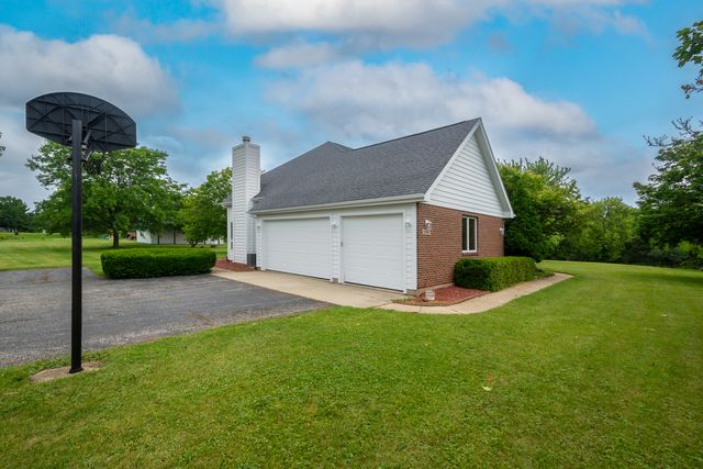 2302 English Prairie Road, Spring Grove, IL 60081