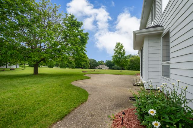 2302 English Prairie Road, Spring Grove, IL 60081