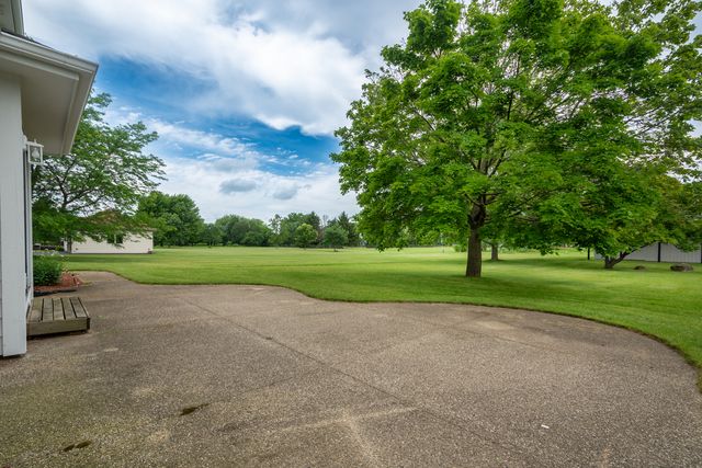 2302 English Prairie Road, Spring Grove, IL 60081