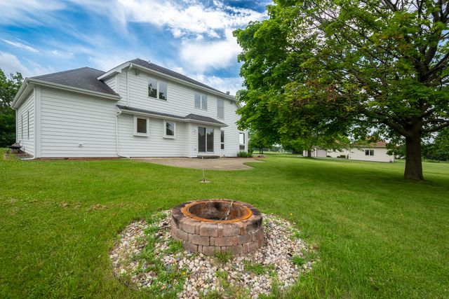 2302 English Prairie Road, Spring Grove, IL 60081