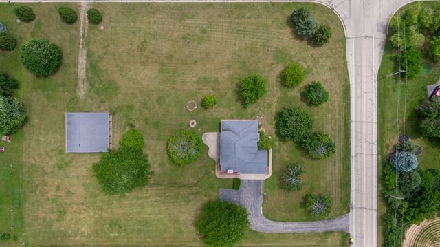 2302 English Prairie Road, Spring Grove, IL 60081