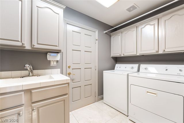 7453 Singing Tree Street, Las Vegas, NV 89123