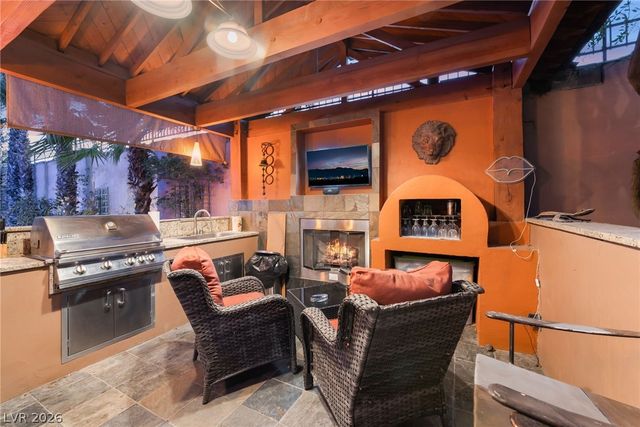 7453 Singing Tree Street, Las Vegas, NV 89123