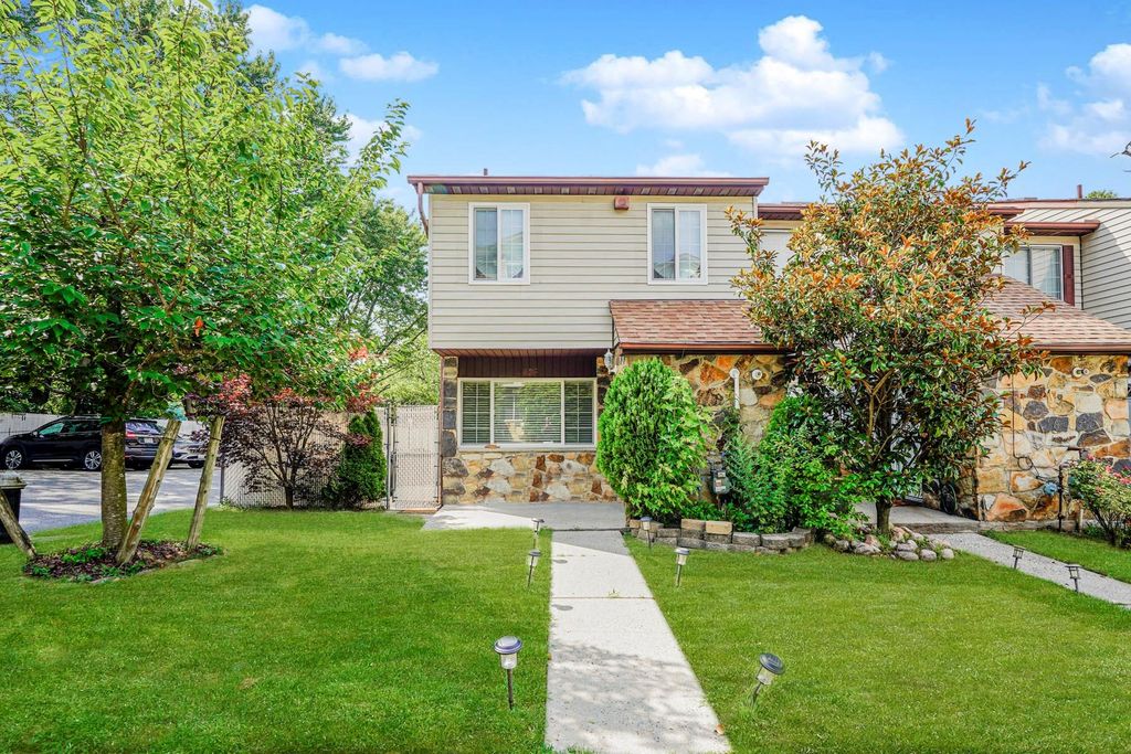 25 Fuller Court A, Staten Island, NY 10306