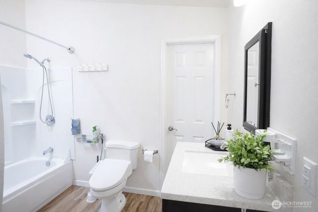 10904 49th Ave S, Tukwila, WA 98178