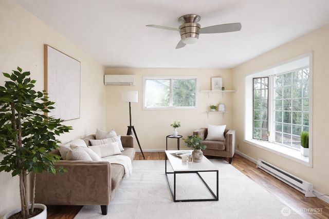 10904 49th Ave S, Tukwila, WA 98178