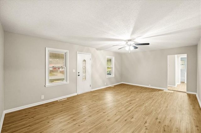 9421 E 15th Street, Independence, MO 64052