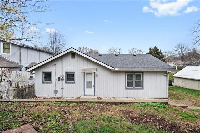 9421 E 15th Street, Independence, MO 64052