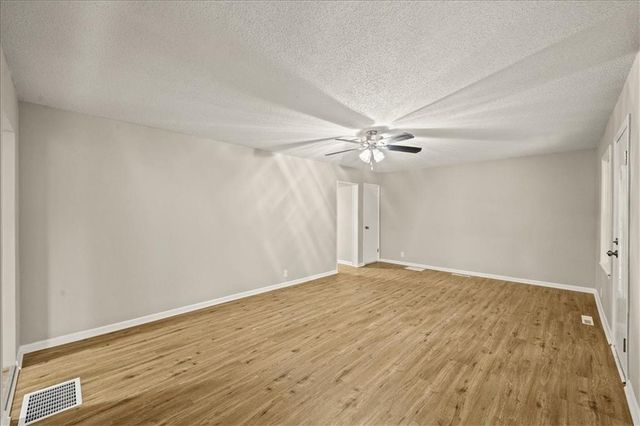 9421 E 15th Street, Independence, MO 64052