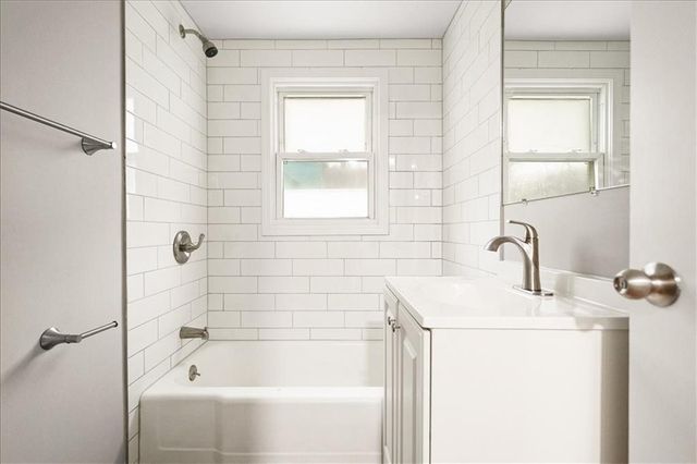 9421 E 15th Street, Independence, MO 64052