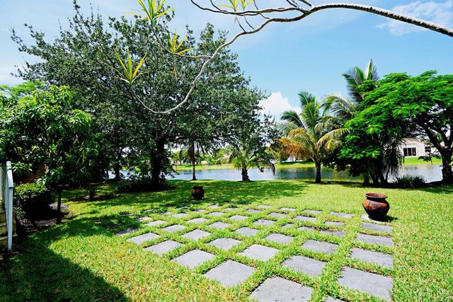 1395 NW 155th Ln, Pembroke Pines, FL 33028