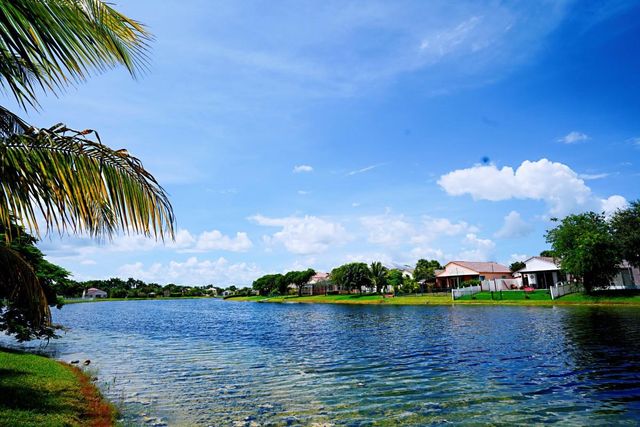 1395 NW 155th Ln, Pembroke Pines, FL 33028