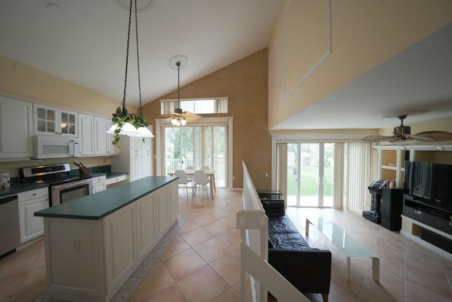 1395 NW 155th Ln, Pembroke Pines, FL 33028