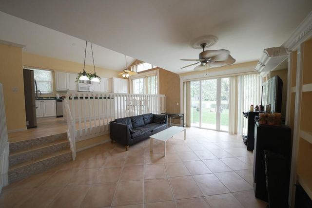 1395 NW 155th Ln, Pembroke Pines, FL 33028