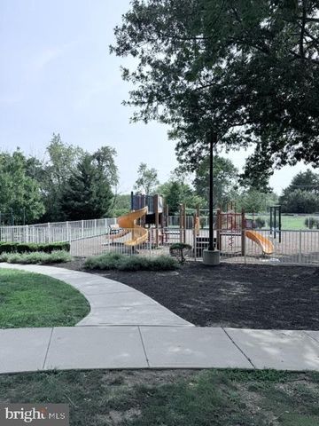 511 RAVENS CREST DR, Plainsboro, NJ 08536