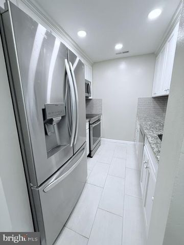 511 RAVENS CREST DR, Plainsboro, NJ 08536