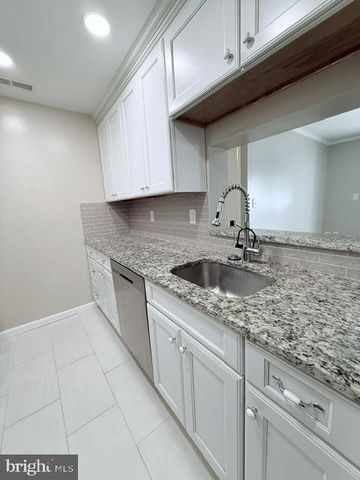 511 RAVENS CREST DR, Plainsboro, NJ 08536