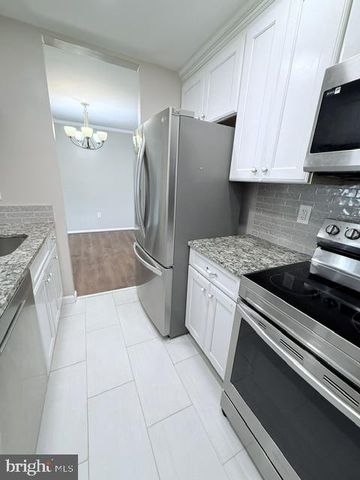 511 RAVENS CREST DR, Plainsboro, NJ 08536