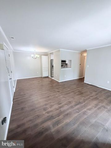 511 RAVENS CREST DR, Plainsboro, NJ 08536