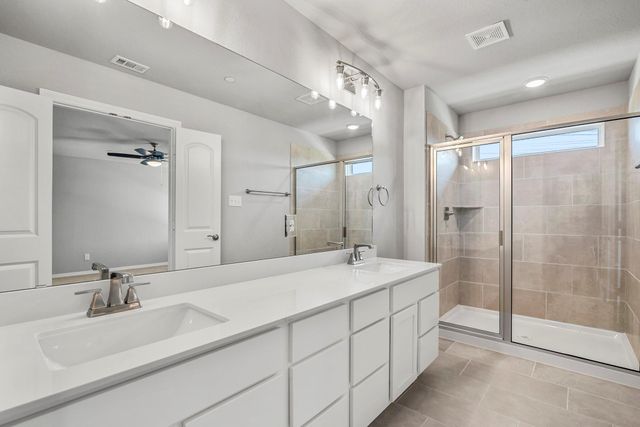 2311 Seven Oaks Boulevard 13, Tomball, TX 77375