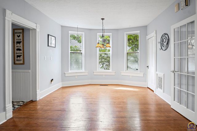 307 S Pearl ST, Paola, KS 66071