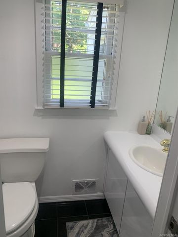 220 Jackson Place, Hewlett, NY 11557