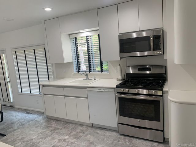 220 Jackson Place, Hewlett, NY 11557