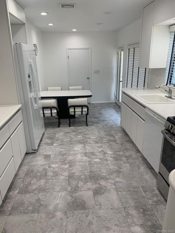 220 Jackson Place, Hewlett, NY 11557