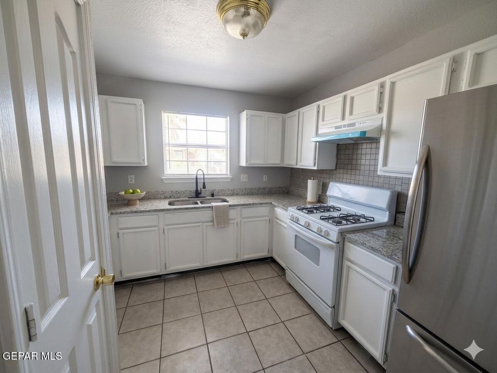 10281 Valle Del Mar Drive, Socorro, TX 79927