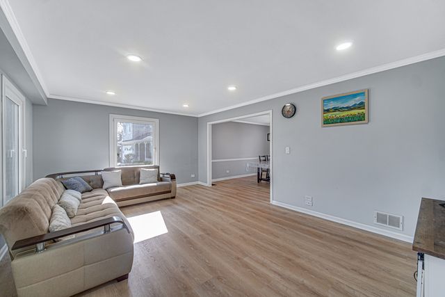 1623 W Bray Court, Arlington Heights, IL 60005