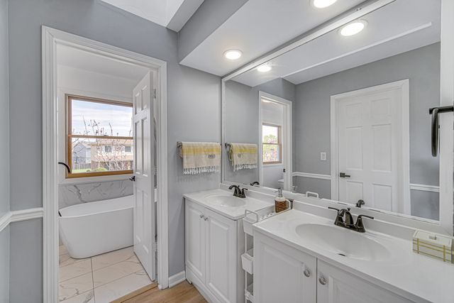 1623 W Bray Court, Arlington Heights, IL 60005