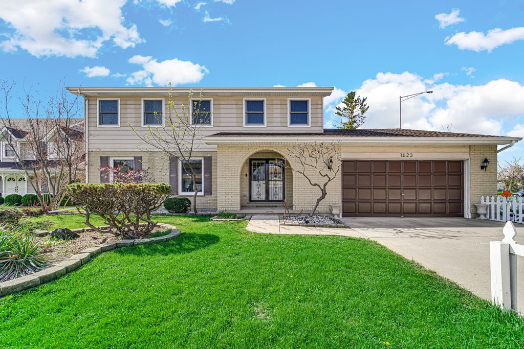 1623 W Bray Court, Arlington Heights, IL 60005