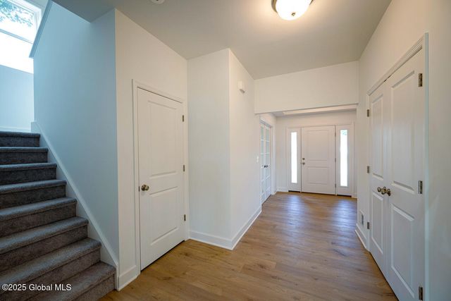 15 Seville Way, Bethlehem, NY 12158