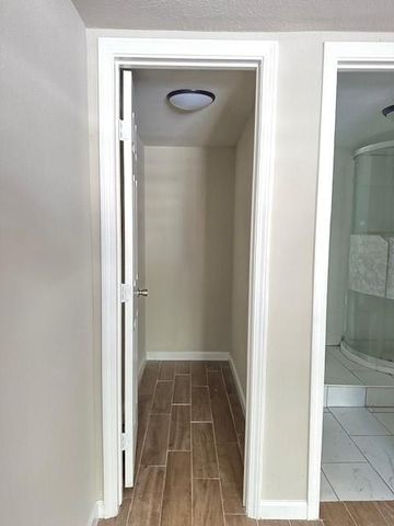 605 E Hunnicutt Street, Baytown, TX 77520