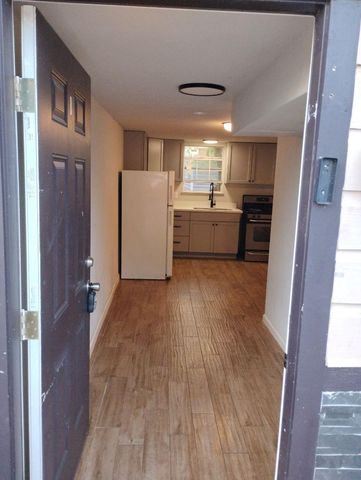 605 E Hunnicutt Street, Baytown, TX 77520