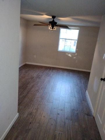 605 E Hunnicutt Street, Baytown, TX 77520