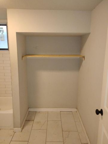 605 E Hunnicutt Street, Baytown, TX 77520