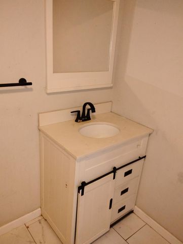 605 E Hunnicutt Street, Baytown, TX 77520