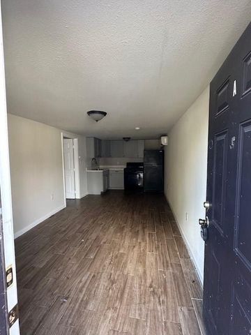 605 E Hunnicutt Street, Baytown, TX 77520