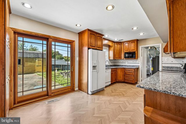 4428 MIDDLE RIDGE DR, Fairfax, VA 22033