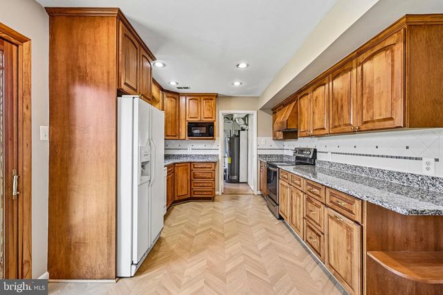4428 MIDDLE RIDGE DR, Fairfax, VA 22033