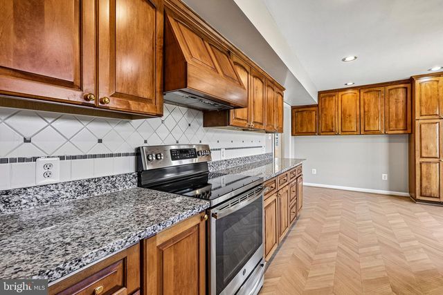 4428 MIDDLE RIDGE DR, Fairfax, VA 22033